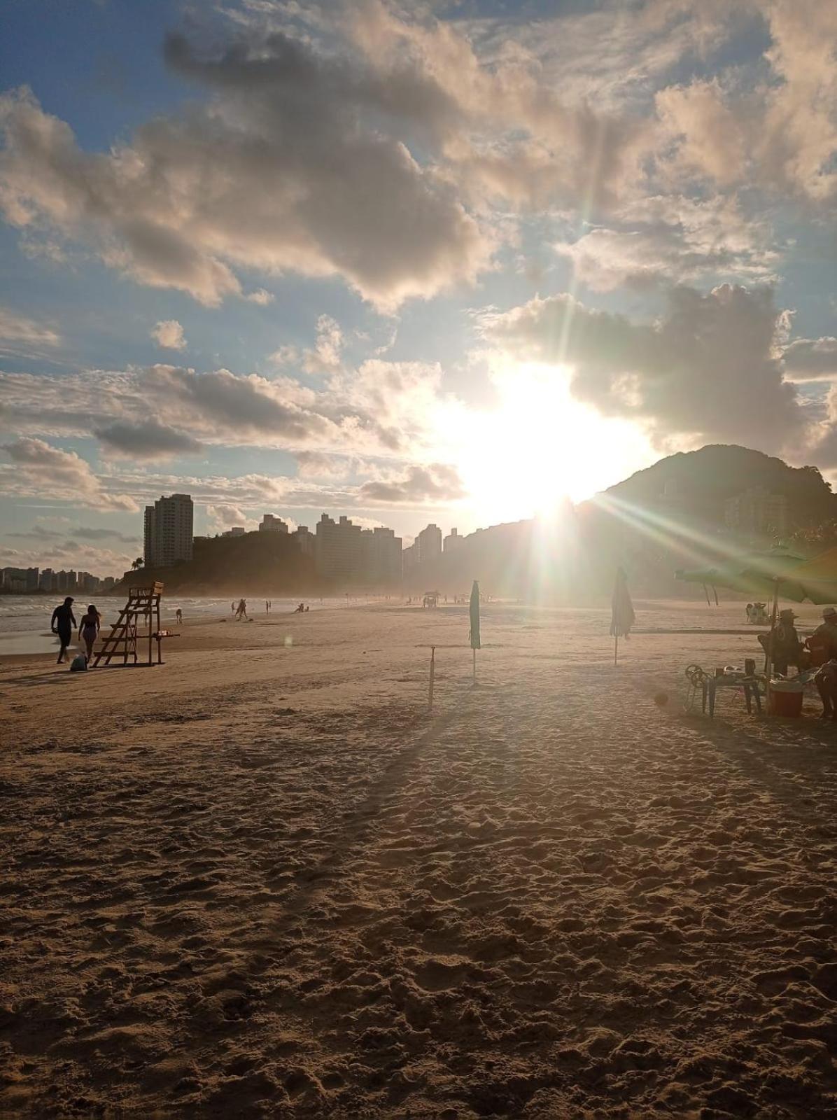 Apartamento Com Estacionamento, Wi-Fi, Ar Condicionado A 300 Metros Da Praia Da Enseada No Guaruja. Eksteriør billede